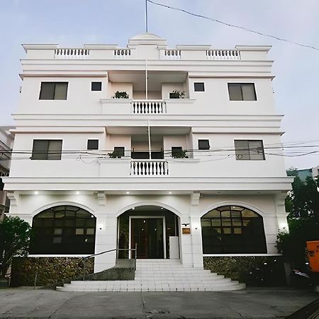El Haciendero Private Hotel Iloilo City Buitenkant foto