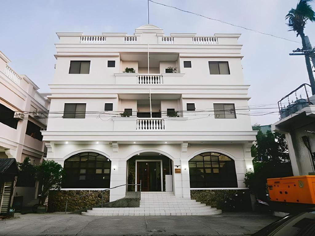 El Haciendero Private Hotel Iloilo City Buitenkant foto