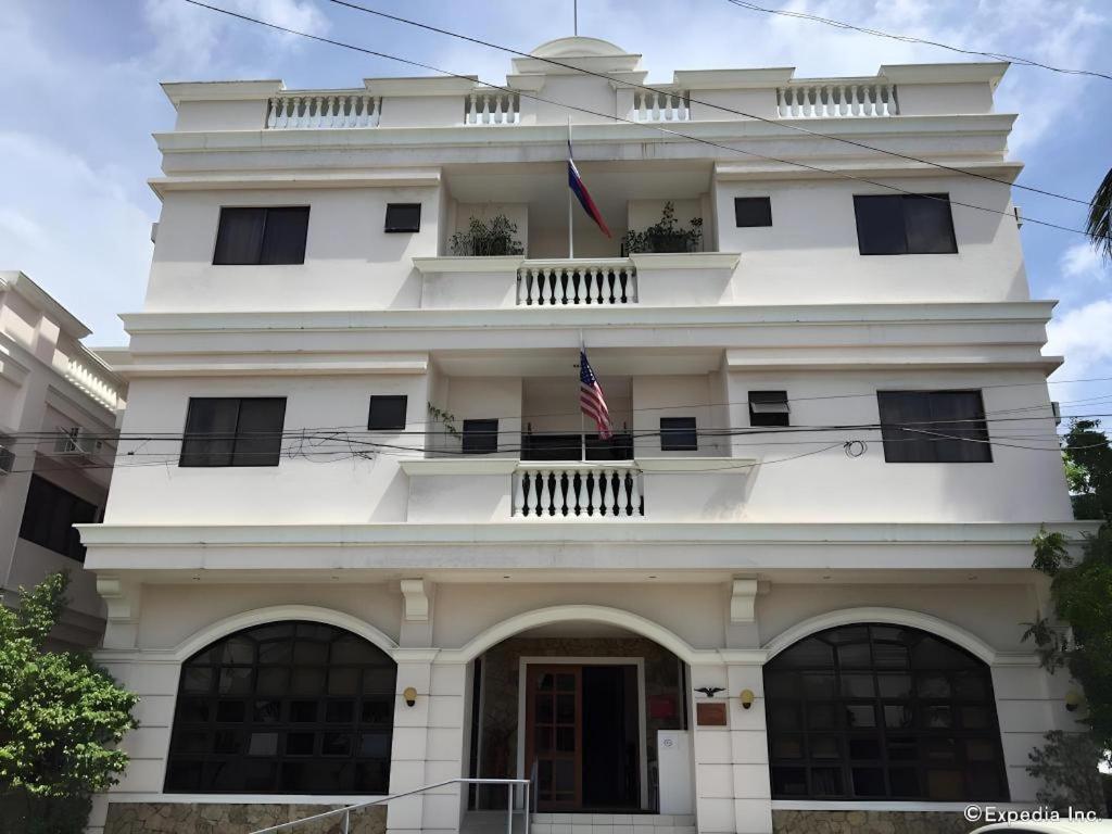 El Haciendero Private Hotel Iloilo City Buitenkant foto
