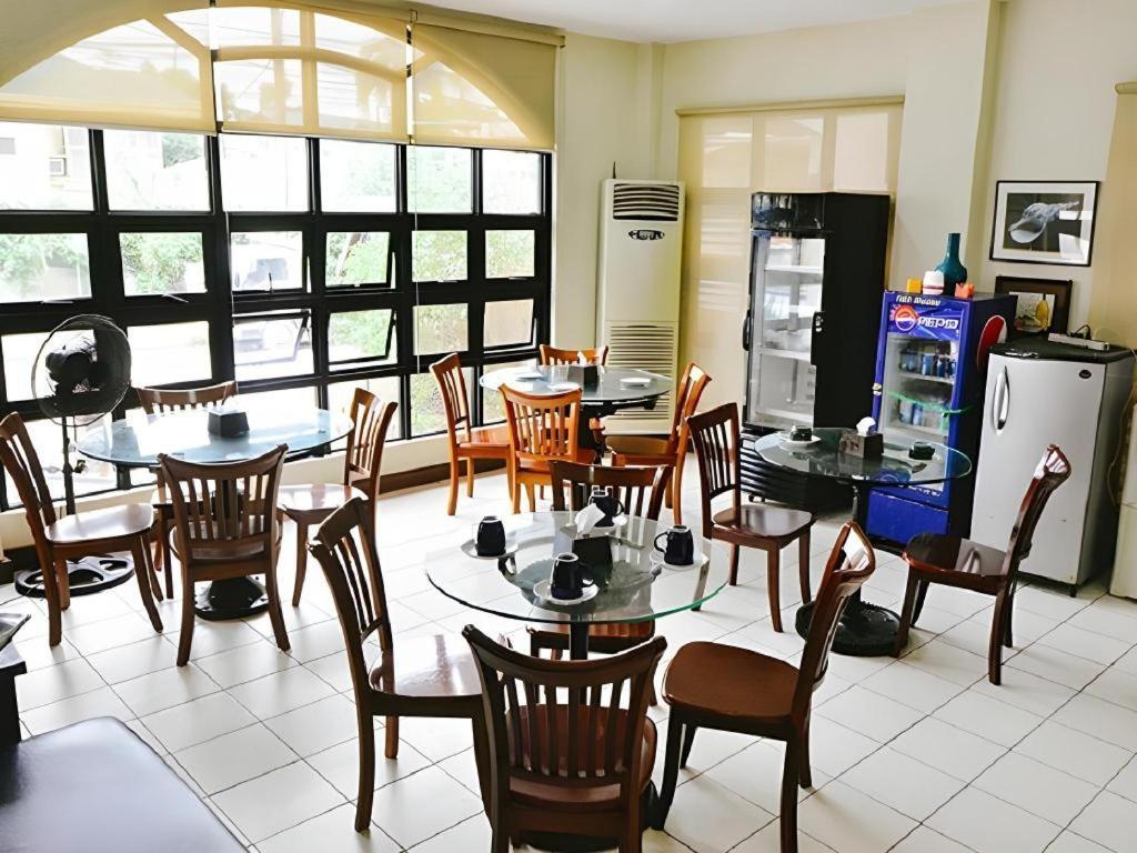 El Haciendero Private Hotel Iloilo City Buitenkant foto