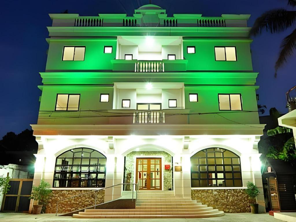 El Haciendero Private Hotel Iloilo City Buitenkant foto