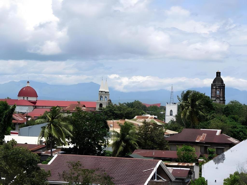 El Haciendero Private Hotel Iloilo City Buitenkant foto