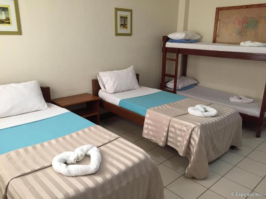 El Haciendero Private Hotel Iloilo City Buitenkant foto