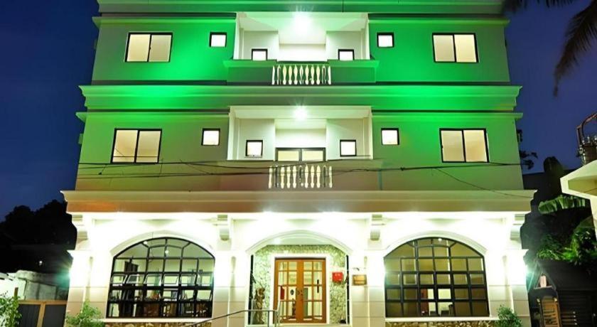 El Haciendero Private Hotel Iloilo City Buitenkant foto