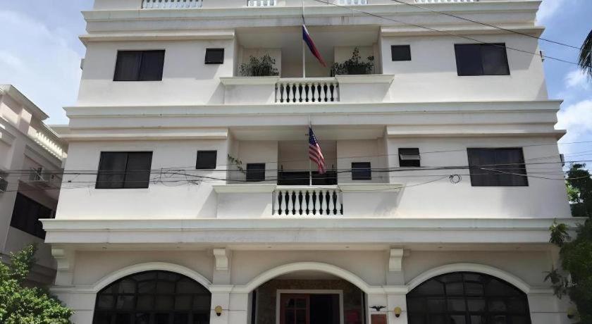 El Haciendero Private Hotel Iloilo City Buitenkant foto