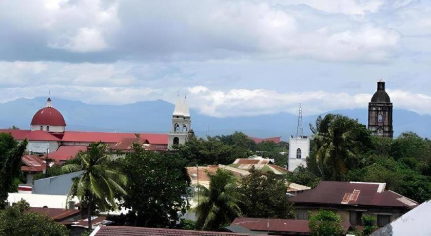 El Haciendero Private Hotel Iloilo City Buitenkant foto