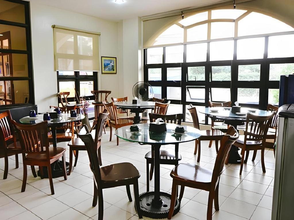 El Haciendero Private Hotel Iloilo City Buitenkant foto