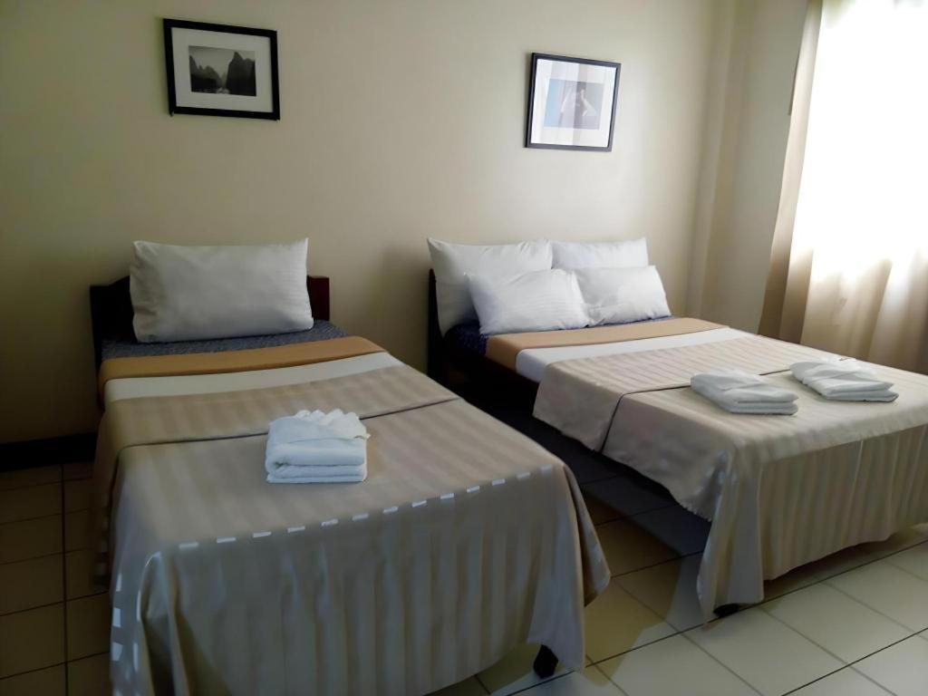 El Haciendero Private Hotel Iloilo City Buitenkant foto