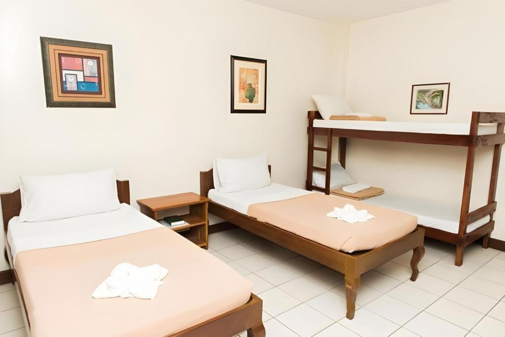 El Haciendero Private Hotel Iloilo City Buitenkant foto