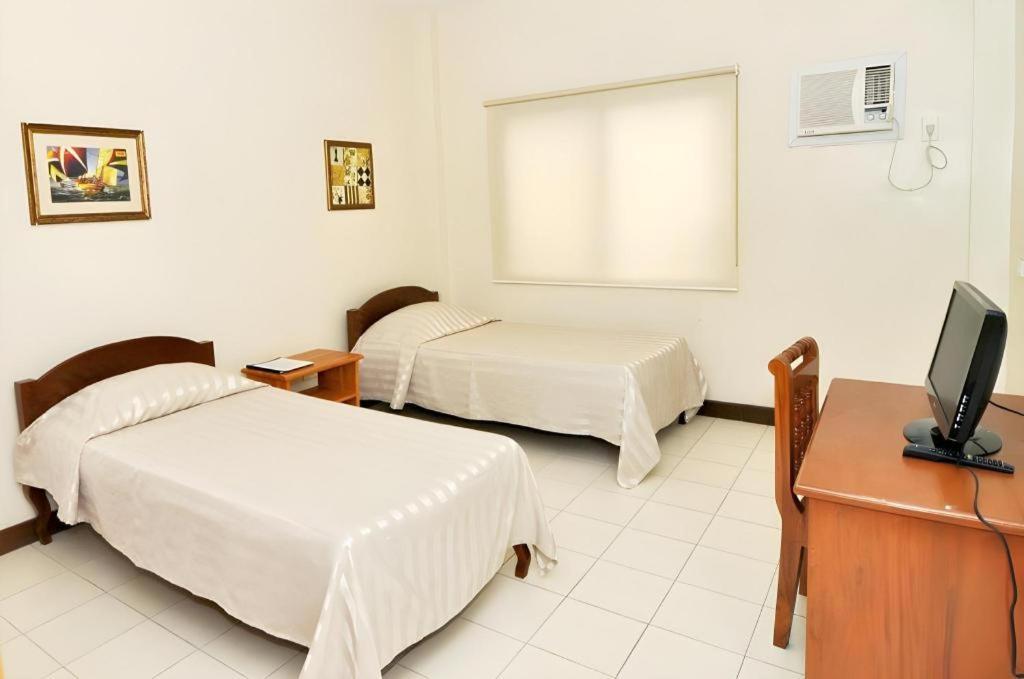 El Haciendero Private Hotel Iloilo City Buitenkant foto